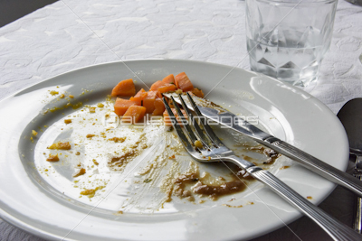 食べ残しの人参 商用利用可能な写真素材 イラスト素材ならストックフォトの定額制ペイレスイメージズ