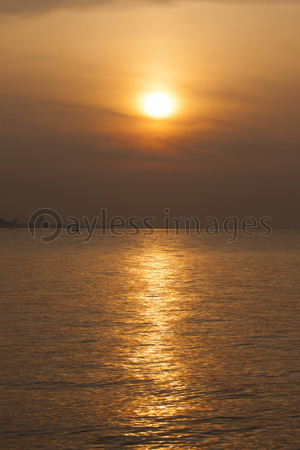 淡路島からの日の出 ストックフォトの定額制ペイレスイメージズ